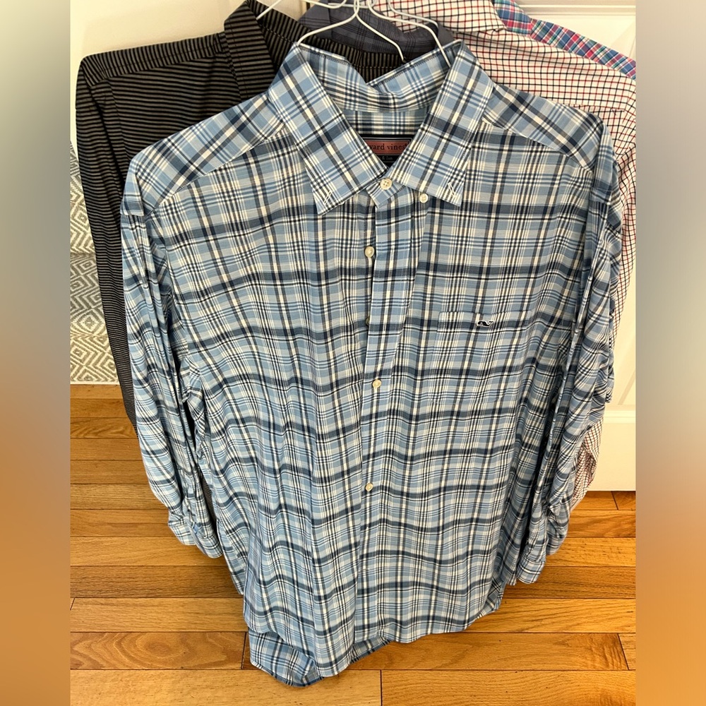 Vineyard Vines Button Down - image 1